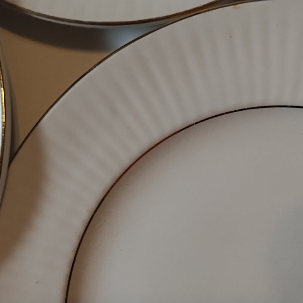 Elegant White With Gold Trim (Set Of 12) - Picture 7 of 10